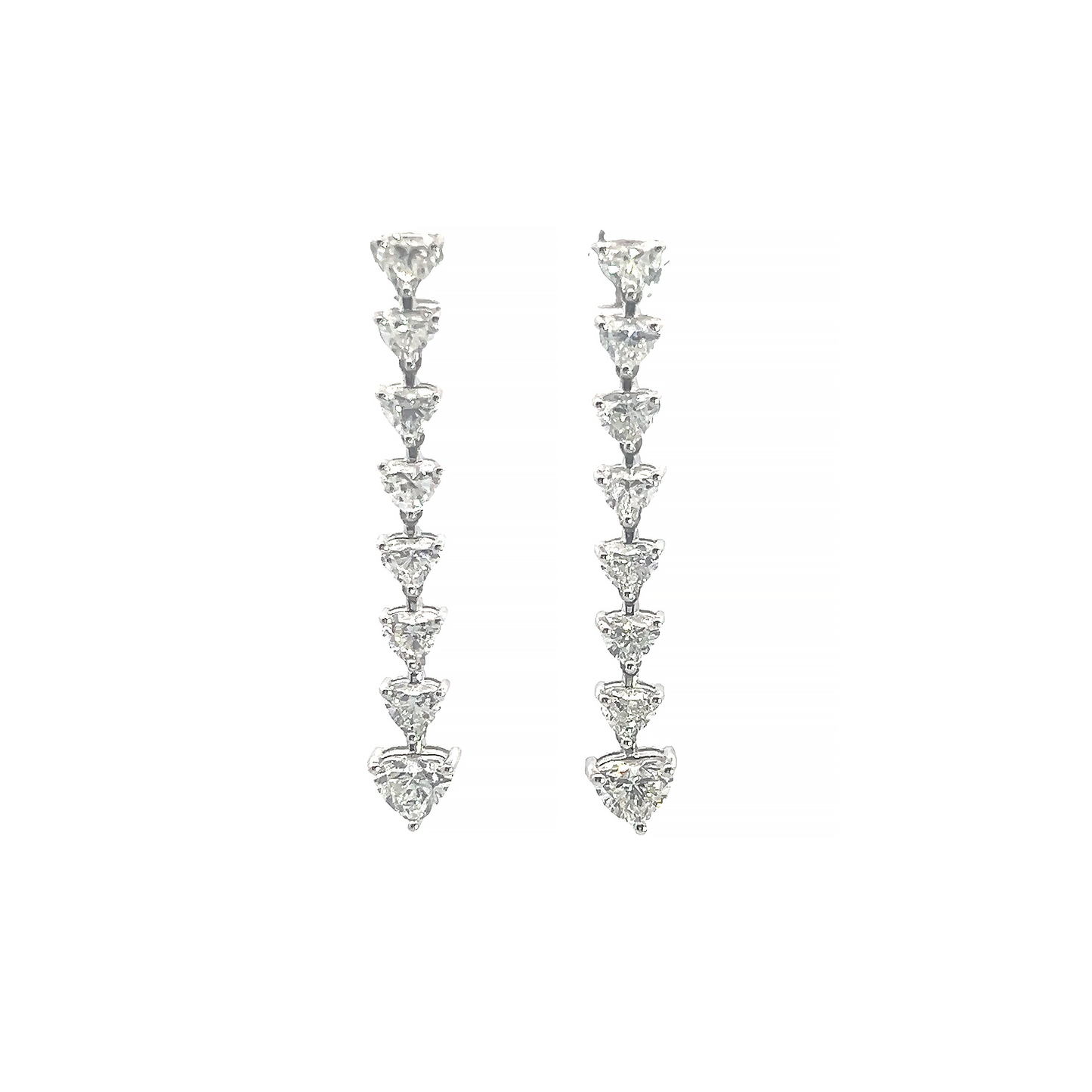 Heartfelt Radiance: Lab Grown Diamond Earrings with Central Diamond in Heart Shape – A Symbol of Enduring Love and Elegance