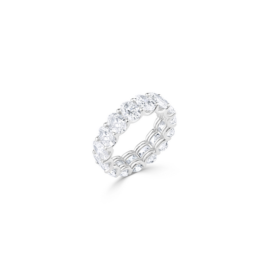Eternal Glamour: Oval-Cut Lab-Grown Diamond Ring for Timeless Elegance