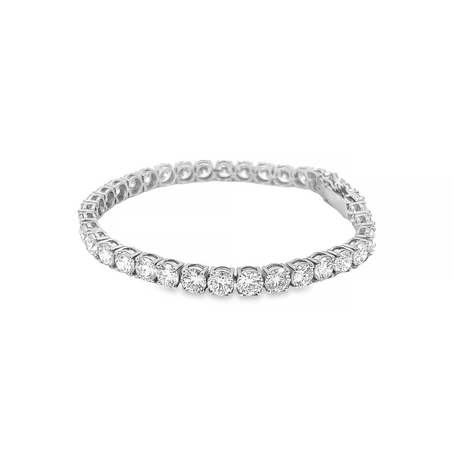 Radiant Circlet: Lab Grown Diamond Bracelet with Central Round-Cut Diamond – A Timeless Marvel of Sparkling Elegance