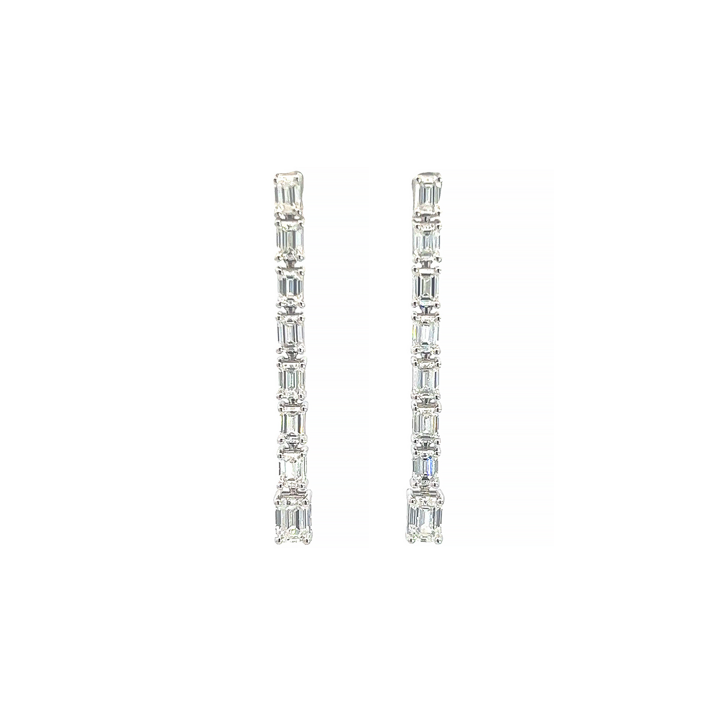 Emerald Allure: Lab Grown Diamond Earrings Featuring a Central Diamond in Exquisite Emerald Cut – Elegance Redefined
