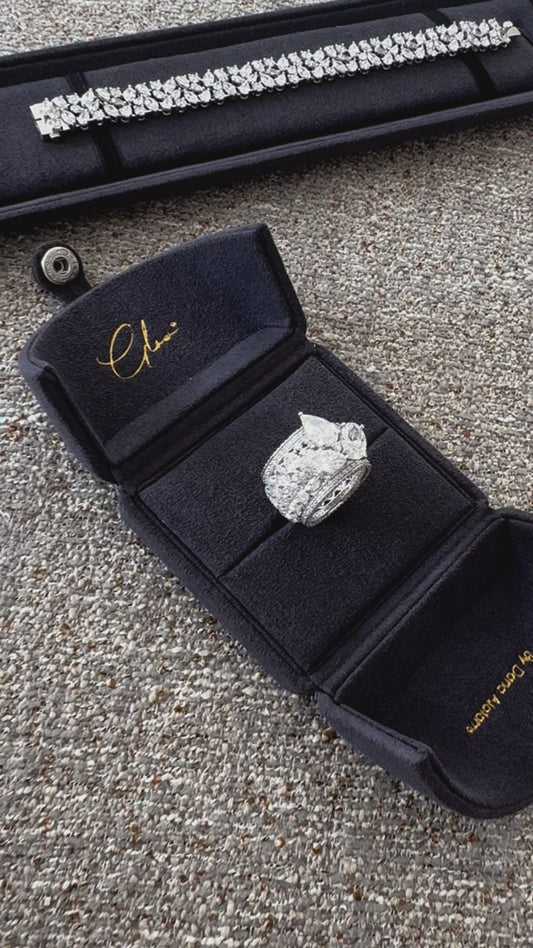 A Majestic Graceful Piece Made to Perfection: Oval Cut Combined with Mix Lab-Grown Diamonds