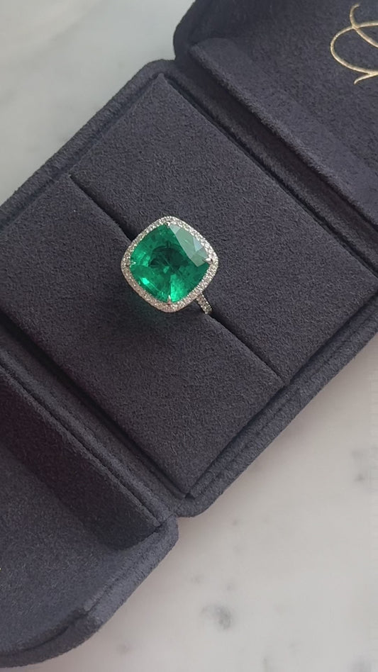 Perfectly Shaped Emerald Ring: A Symbol of Elegance